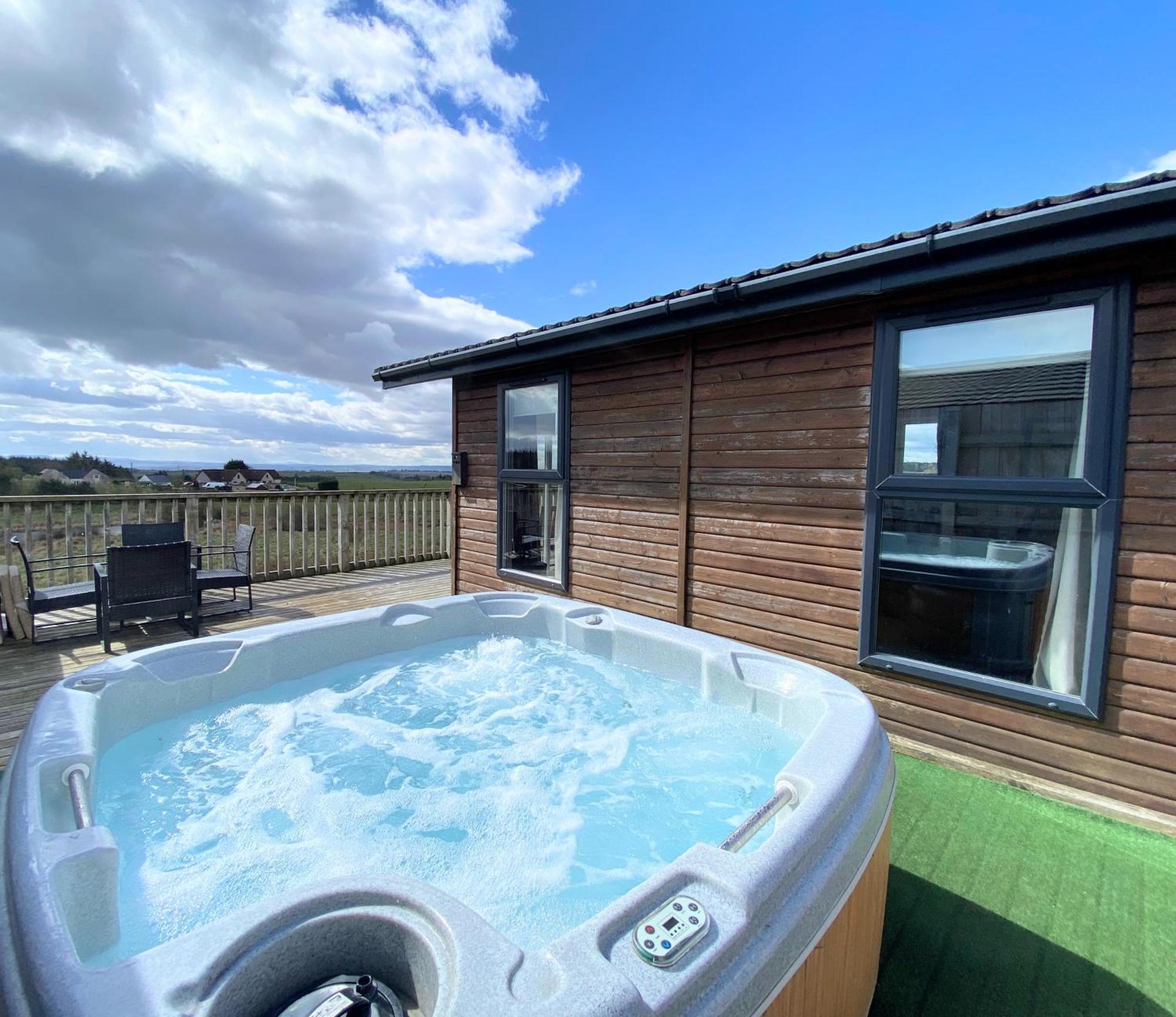 Benarty 11 With Private Hot Tub - Fife - Loch Leven - Lomond Hills - Pet Friendly Villa Kelty Exterior photo