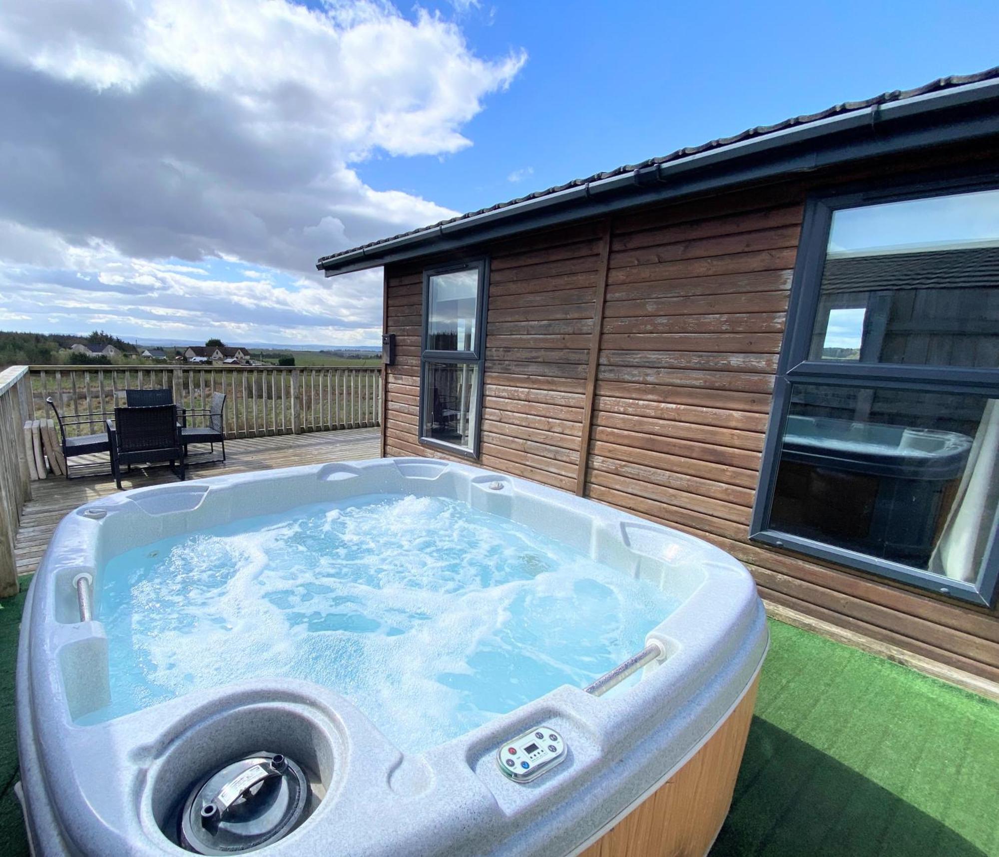 Benarty 11 With Private Hot Tub - Fife - Loch Leven - Lomond Hills - Pet Friendly Villa Kelty Exterior photo